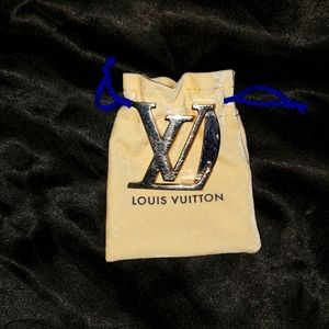 Louisvuitton belt buckle